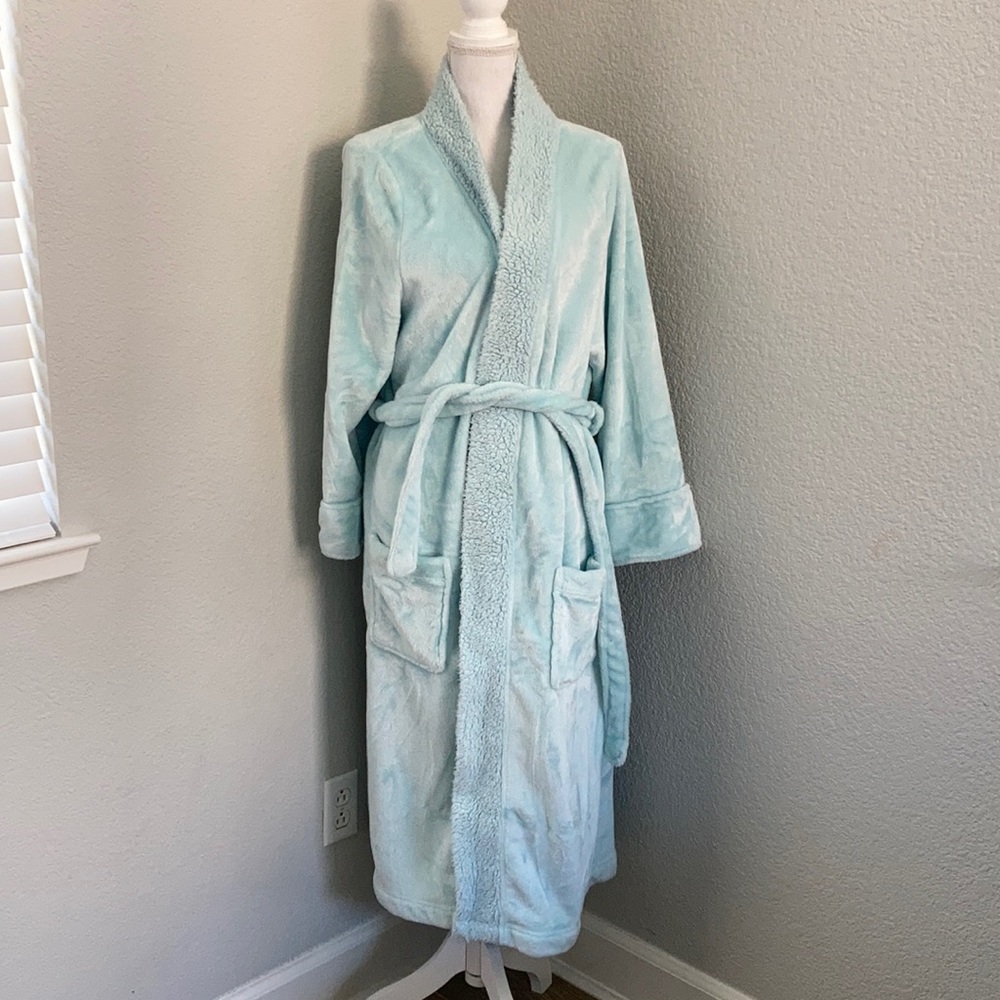 Berkshire Light Blue Plush Robe Size XL